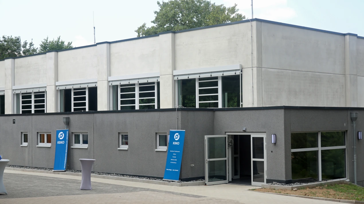 Im Erdgeschoss der Halle gibt es großzügige und behindertengerechte Umkleide- und Waschräume. (Foto: OBK) 