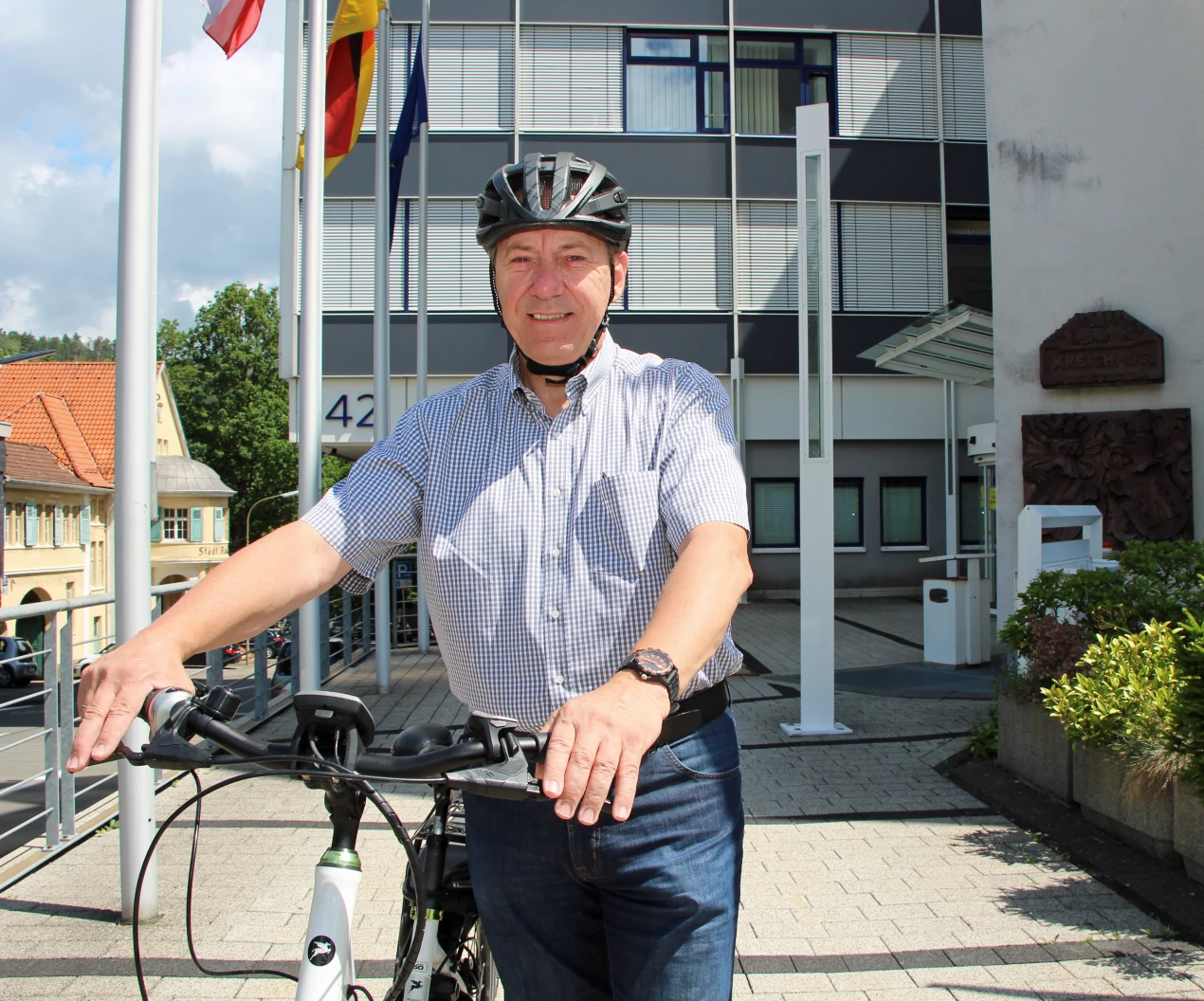 Landrat Jochen Hagt freut sich über eine starke Beteiligung der Oberbergerinnen und Oberberger am STADTRADELN. (Foto: OBK) 