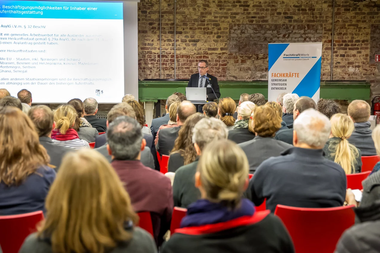 Rund 90 Unternehmerinnen und Unternehmer nahmen an der Informationsveranstaltung in der Halle 32 teil. (Foto: Panousi-Fotografie.)