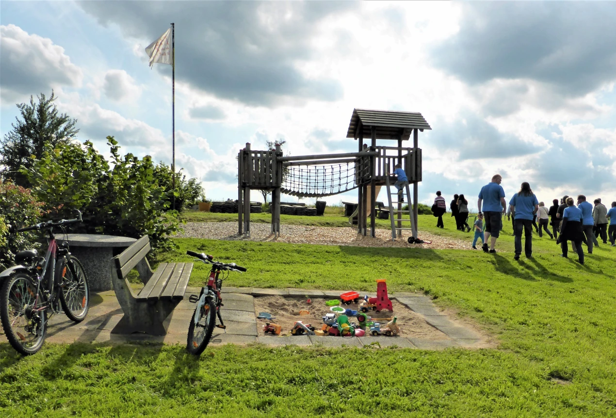 Miteinander - füreinander: die Ehrenamts-Akademie des Oberbergischen Kreises unterstützt unentgeldlich ehrenamtliches Engagement mit zahlreichen Kursen, Vorträgen und Hilfsangeboten. (Foto: OBK)