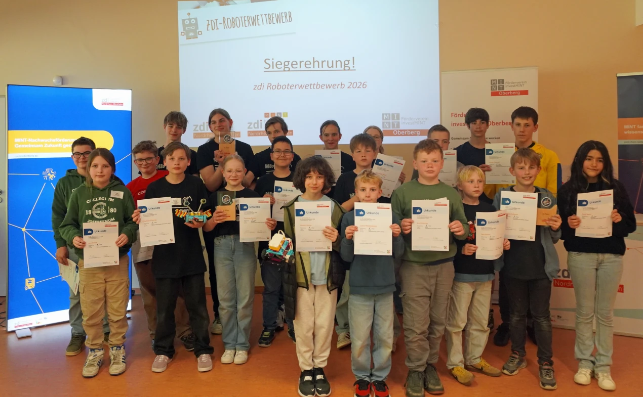 Siegerehrung mit allen teilnehmenden Schülerinnen und Schülern am Lokalwettbewerb (Foto: OBK)