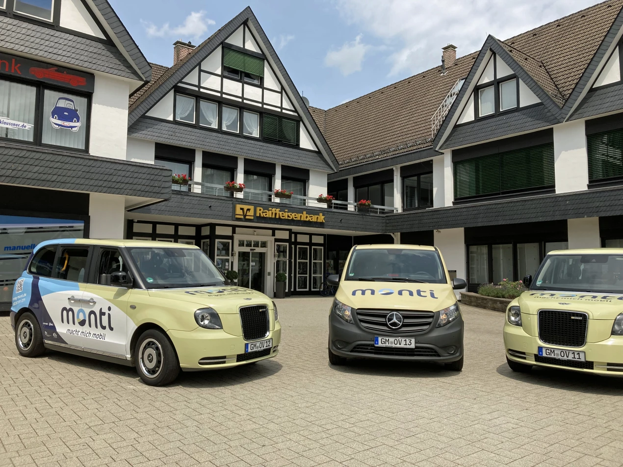 Zur monti Fahrzeugflotte gehören insgesamt sieben Fahrzeuge - zukünftig sollen ausschließlich Elektro- oder Hybridfahrzeuge zum Einsatz kommen. (Foto: OBK)