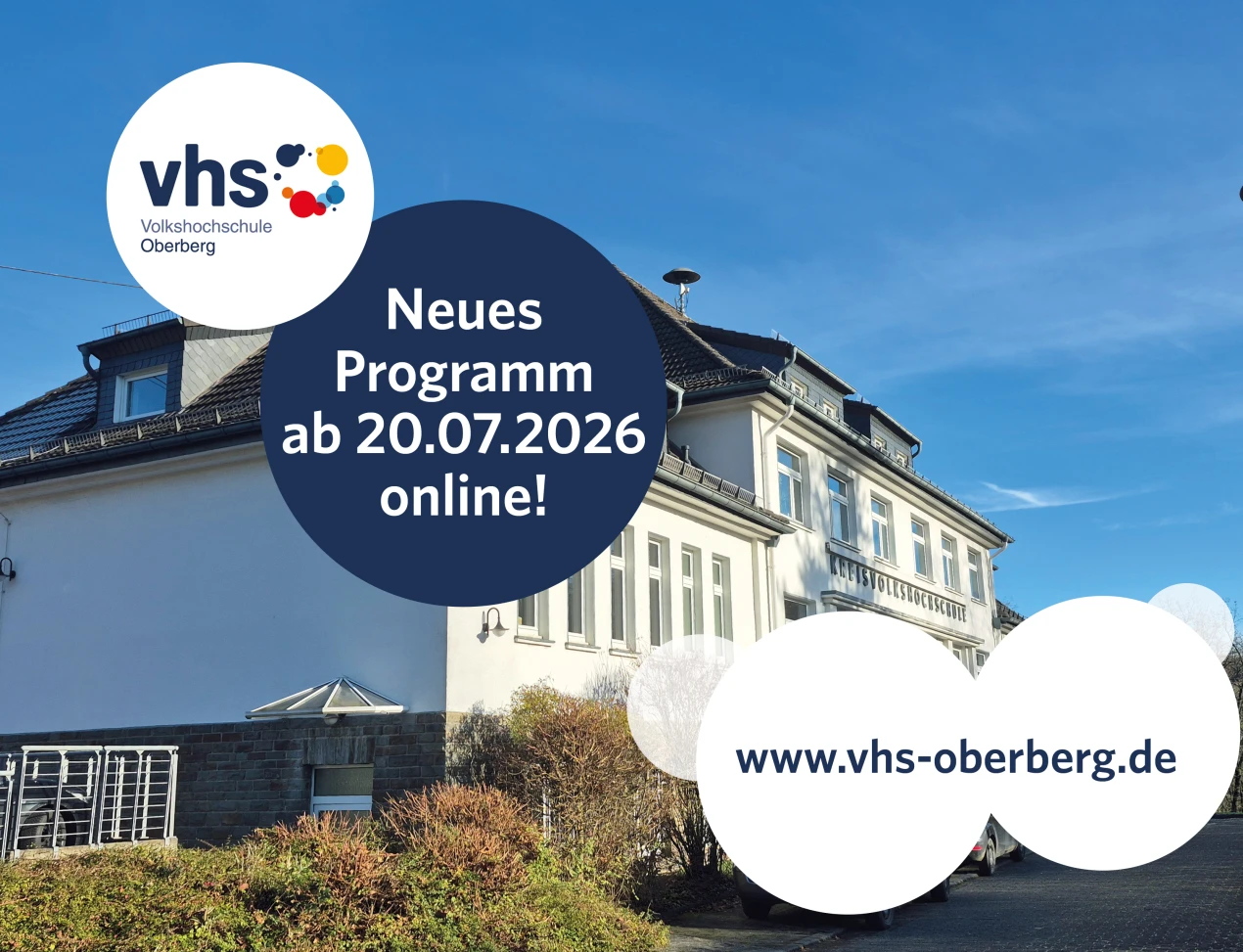 Mit ihrem neuen Kurs-Programm "Frühjahr/ Sommer 2025" bietet die VHS Oberberg eine Mischung aus alt Bewährtem, vielen neuen Kursen und Online-Formaten. (Grafik/Foto: VHS Oberberg) 