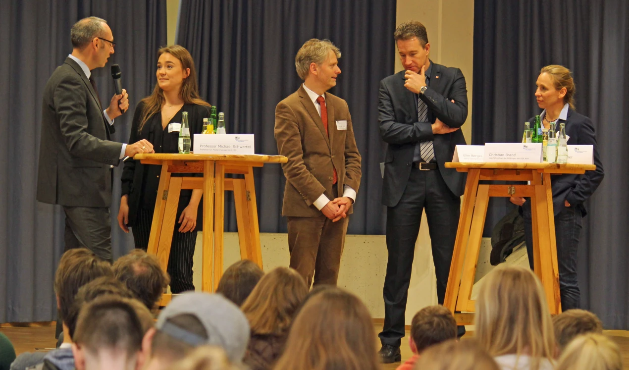 Prof Michael Schwertel, Nathalie Mauckner, Christian Brand, Ralf Schmallenbach und Elke Berges betrachten das Thema Digitalisierung aus unterschiedlichen Perspektiven (Foto: OBK).