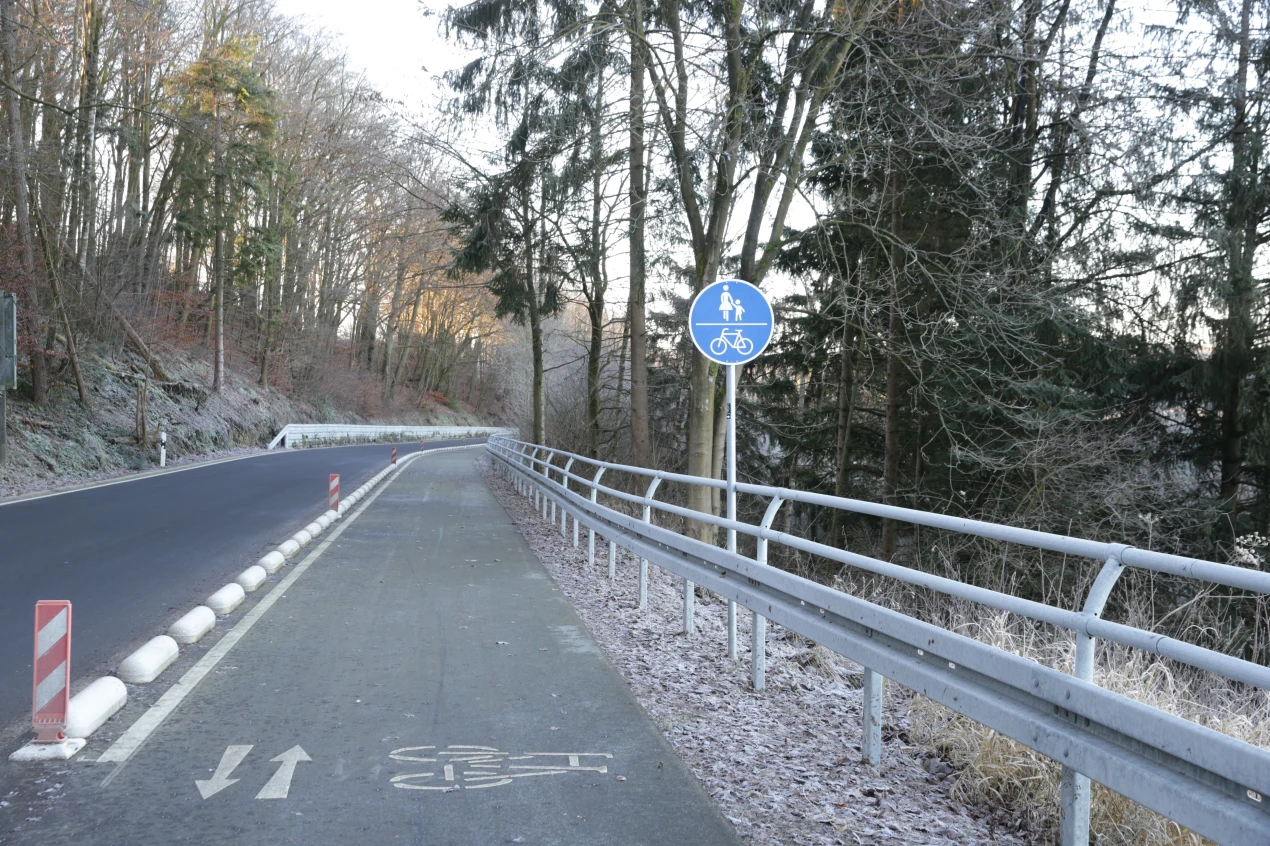 Ein Abschnitt des neuen Radwegs entlang der Bever-Talsperre.  (Foto: OBK)