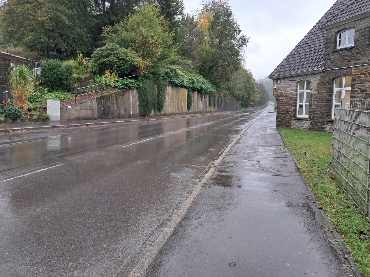 Die geplanten Bauarbeiten an der Kreisstraße 46 in Gummersbach-Niedernhagen erstrecken sich über fast 300 m hinweg. (Foto: OBK)