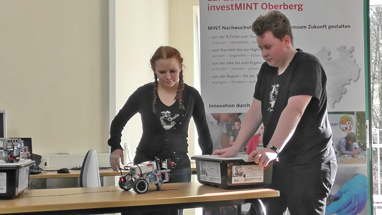 Die neue Programmiersprache und ihre praktische Umsetzung wird vom Team der Gesamtschule Marienheide präsentiert. (Foto:OBK)