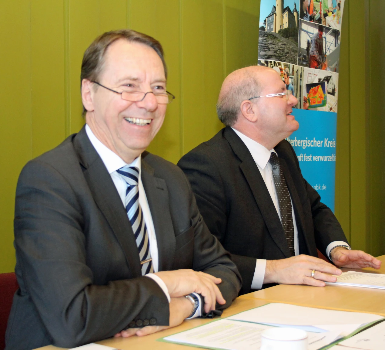 Kreisdirektor Jochen Hagt und Frank Nipken, 1. Beigeordneter freuen sich über die hervorragende Zusammenarbeit im Rader Rettungsdienst (Foto:OBK) 