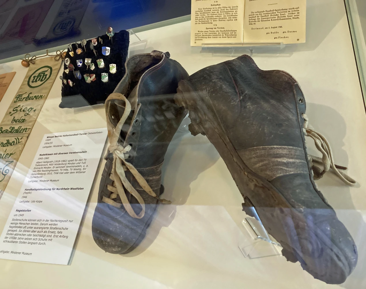 Der Feldhandball markiert den Beginn des im Oberbergischen Kreis populären Handballsports - zu erleben in der Sonderausstellung auf Schloss Homburg mit einem vielfältigen Rahmenprogramm. (Foto: OBK)  