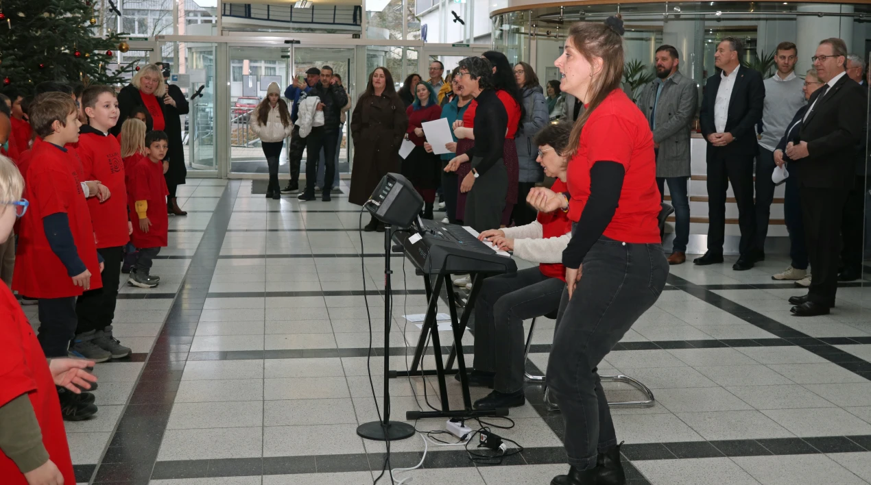 Die Musikpädagogen und Musikpädagoginnen haben erfolgreich ein vielfältiges Weihnachtsrepertoire mit ihren Schülerinnen und Schülern erarbeitet. (Foto: OBK)   