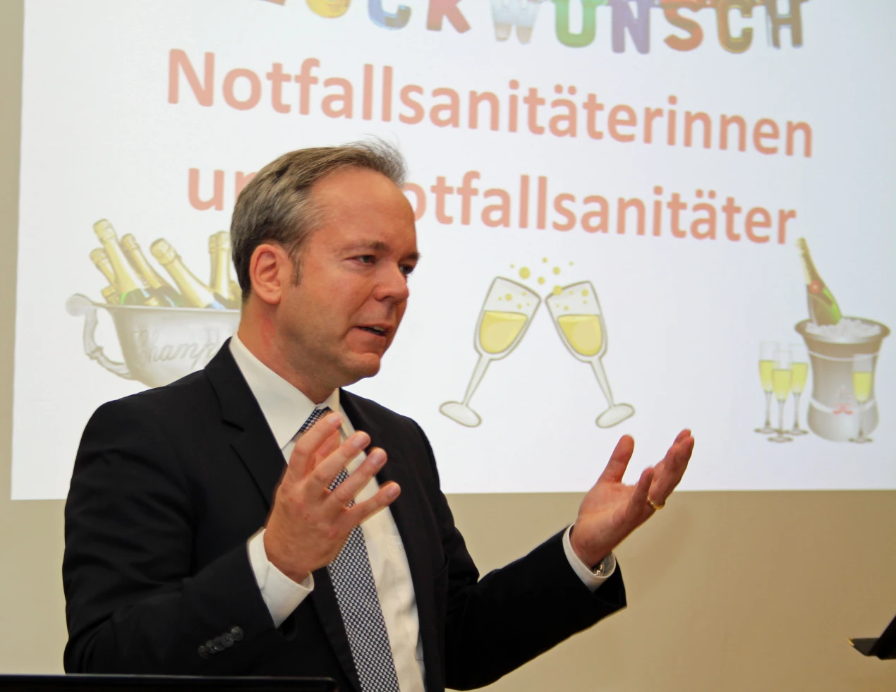 Klaus Grootens, Kreisdirektor und Betriebsleiter der AGewiS ist stolz auf den ersten und erfolgreichen Ausbildungsjahrgang. (Foto: OBK)