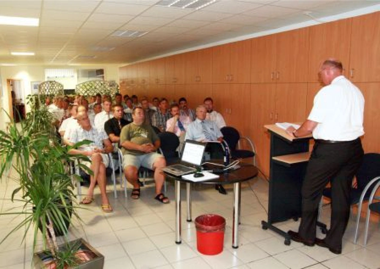 Der KIO Vorsitzende  Dr. Hans Marenbach begrüßt die Teilnehmer der KIO Fachtagung.  (Foto: privat)