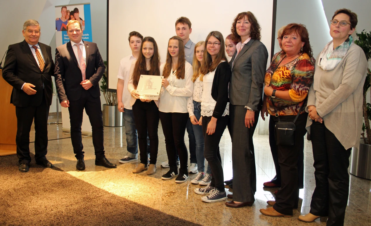Die Gesamtschule Waldbröl freut sich über die Rezertifizierung (Foto:OBK).