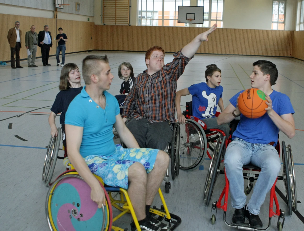 Die Rollstuhlbasketballer kämpfen im Bundesfinale der "Jugend trainiert für die Paralympics". (Foto: OBK)
