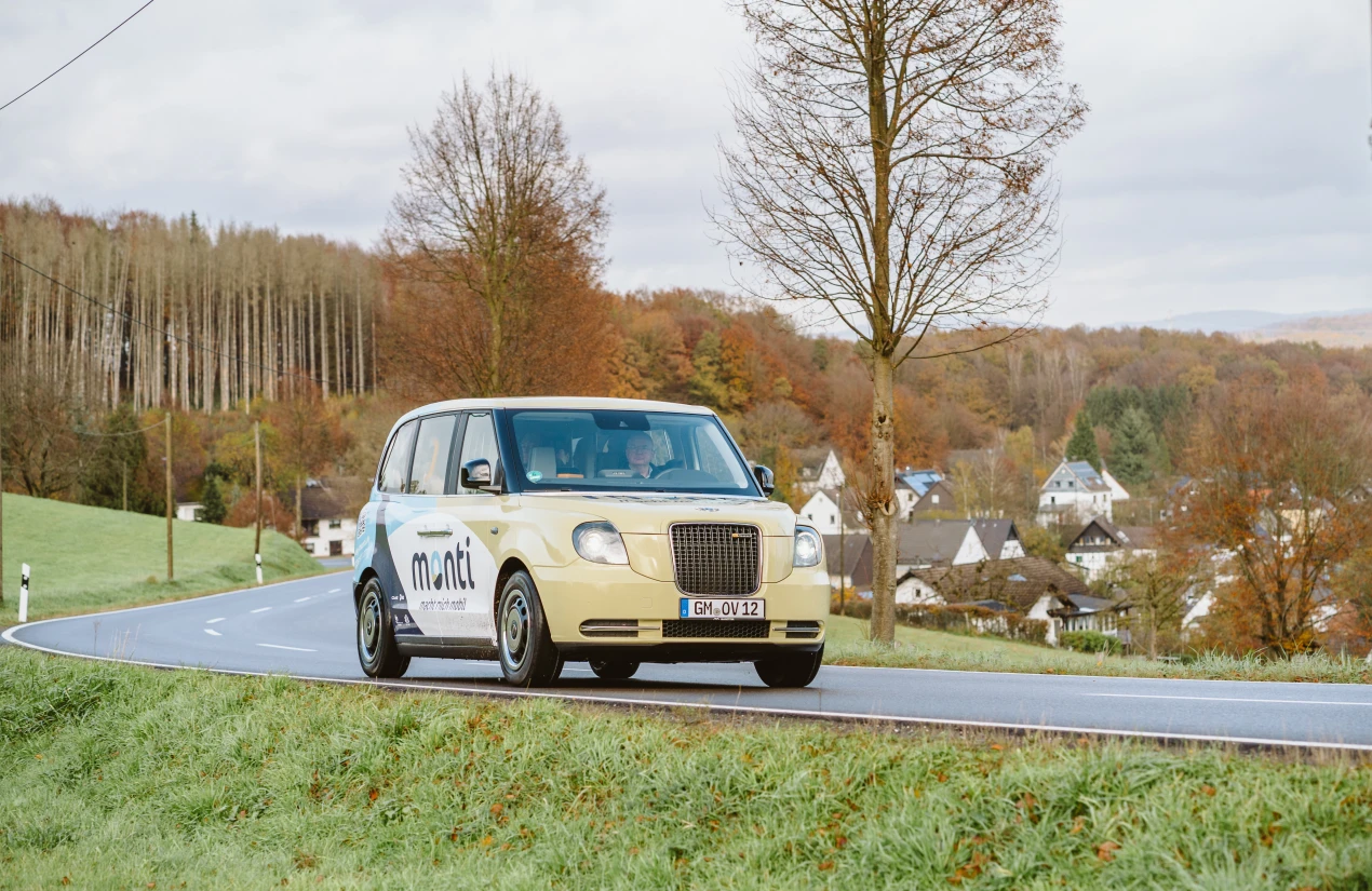 Das On-Demand-Shuttle monti wird auf das gesamte Stadtgebiet von Wiehl und die Gebiete der Gemeinden Nümbrecht und Marienheide ausgeweitet. (Foto: OVAG/ OBK)