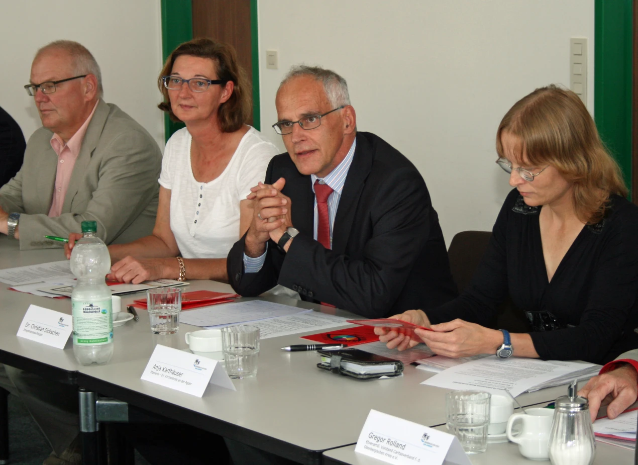 Dr. Christian Dickschen erläutert das diesjährige Motto "Gemeinsamkeiten finden, Unterschiede feiern." (Foto:OBK)