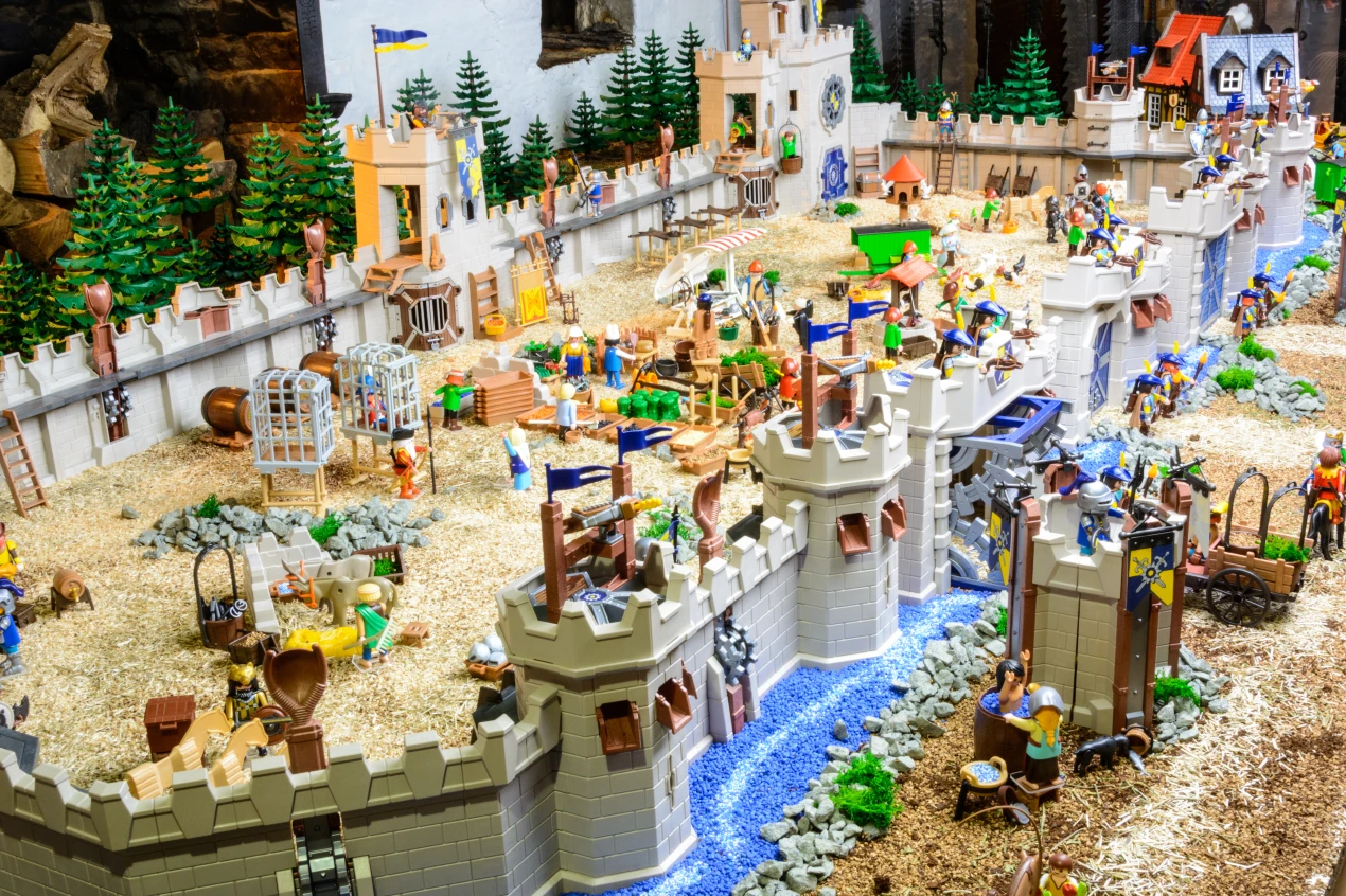 Rückblick auf die PLAYMOBIL-Sonderausstellung 2019: eine detailreich gestaltete Szene in der Burgküche von Schloss Homburg. (Foto: Oliver Kolken)