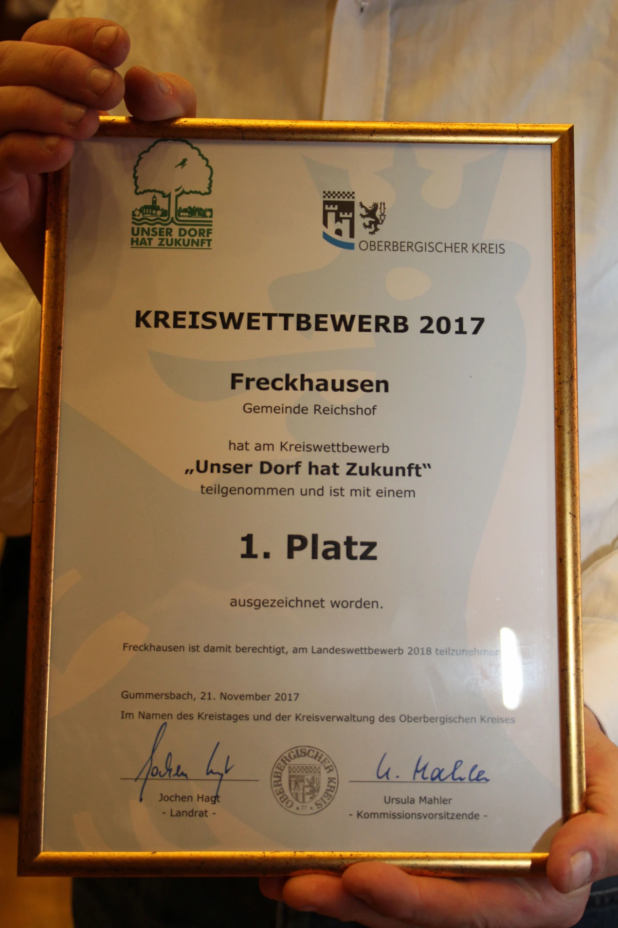 Die Urkunde für Freckhausen. (Foto: OBK)