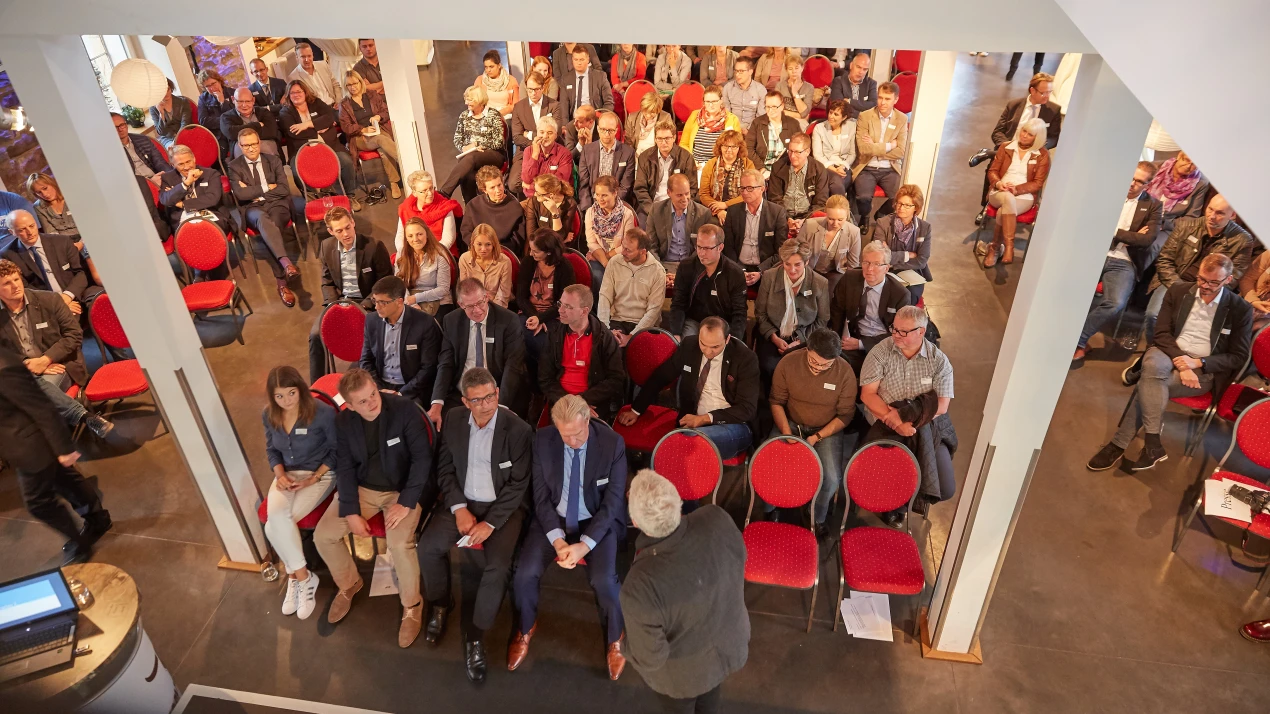 Rund 150 Besucher waren zu einem munteren Austausch mit Personalern und Auszubildenden eingeladen. (Foto: OBK)