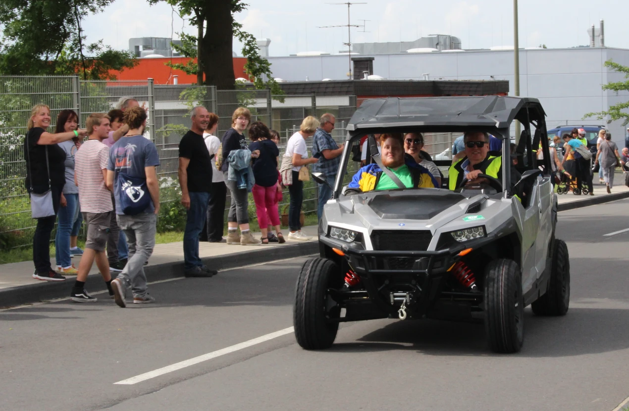 Ein Buggy bildete das Schlusslicht und übernahm die Streckenabsicherung am Ende der Kolonne. (Foto: OBK)