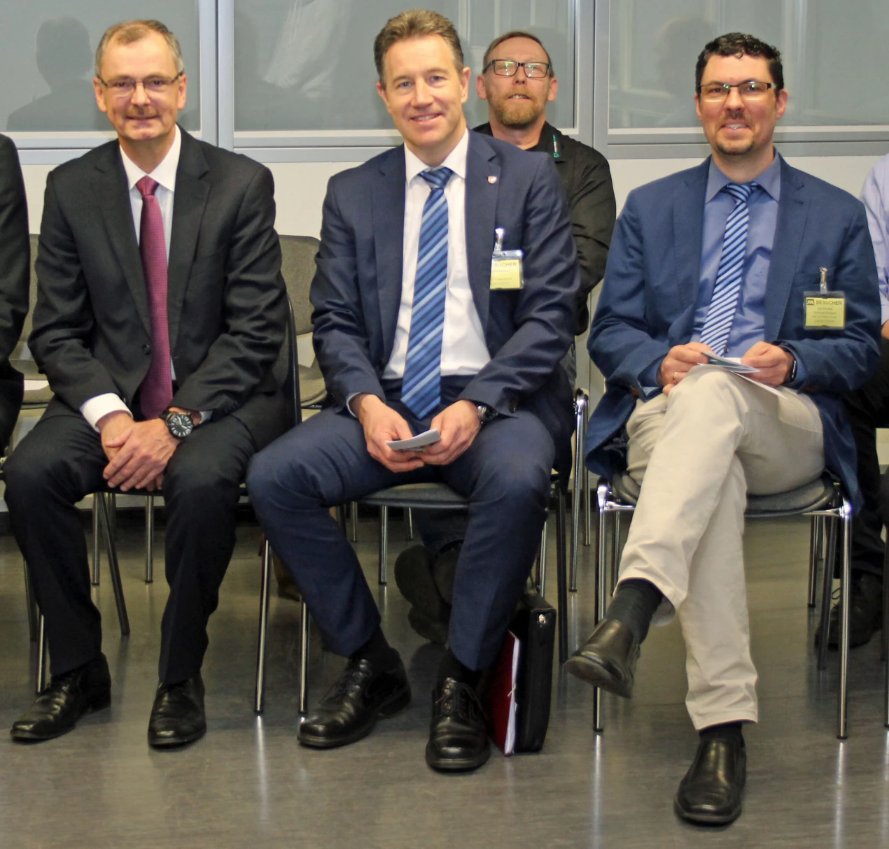Starke Partner für das Erfolgsmodell der kurzen Ausbildungswege (v.l.n.r.): Dr. Thomas Neumer, Geschäftsführer Montaplast; Kreisdezernent Ralf Schmallenbach; Ausbildungsleiter Markus Effenberg und Morsbachs Bürgermeister Jörg Bukowski. (Foto: OBK)