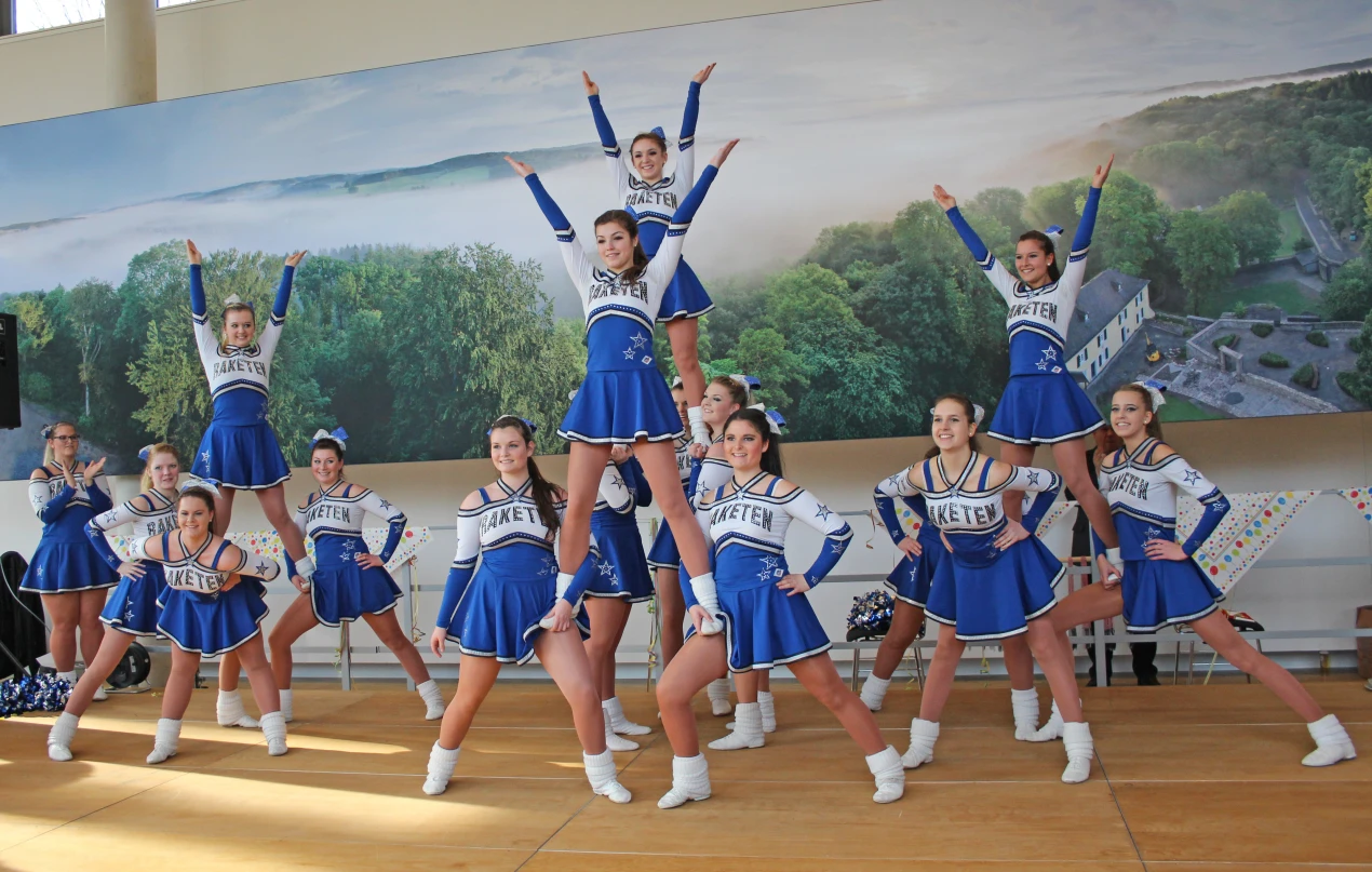 Die Bielsteiner Raketen zeigen ihr Können nicht nur während des Karnevals sondern auch als Cheerleader des VfL Gummnersbach. (Foto: OBK)
