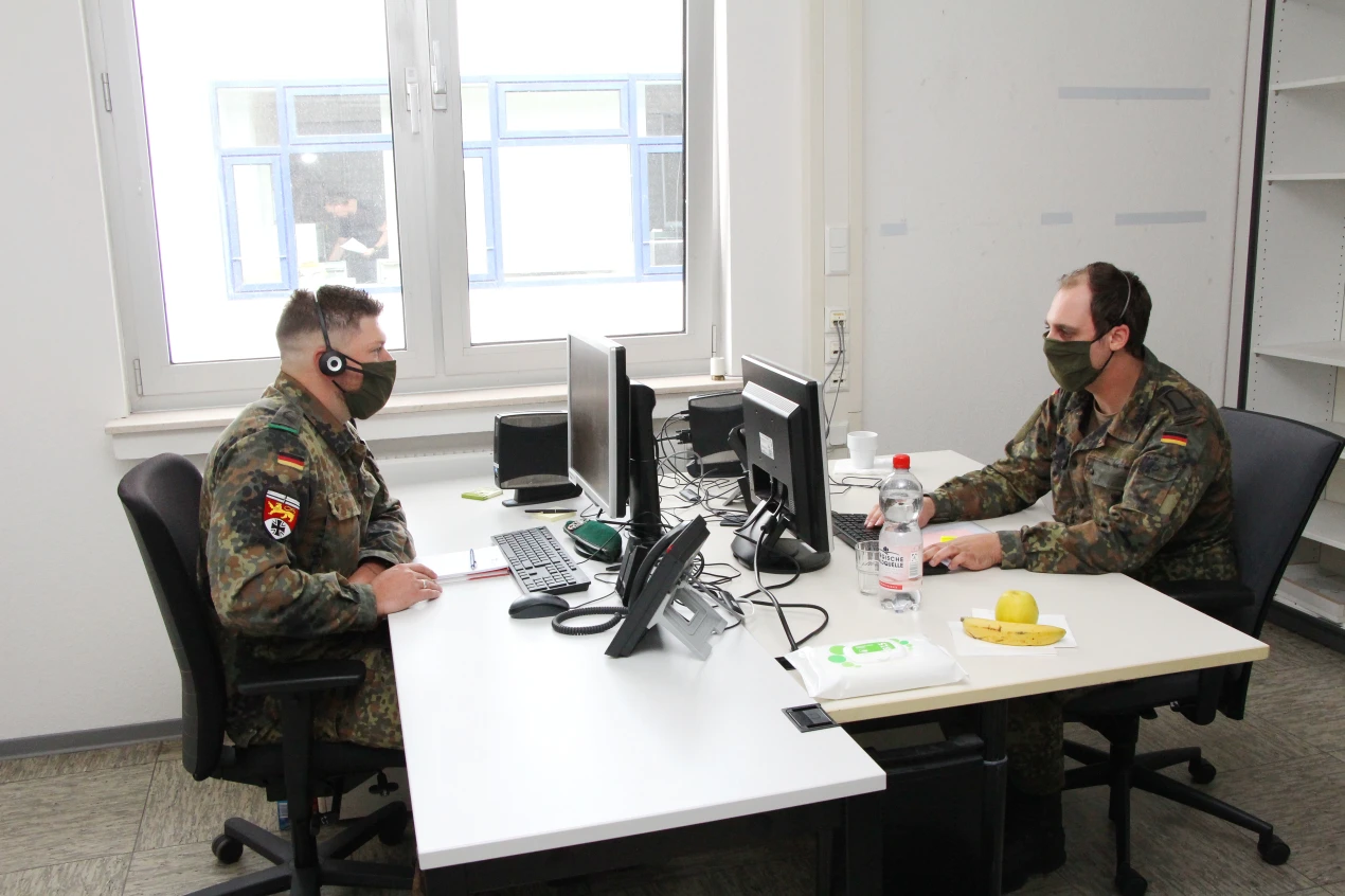 Zehn Soldatinnen und Soldaten des Streitkräfteamtes Bonn unterstützen das Gesundheitsamt des Oberbergischen Kreises bei der Kontaktpersonen-Nachverfolgung.(Foto: OBK)
