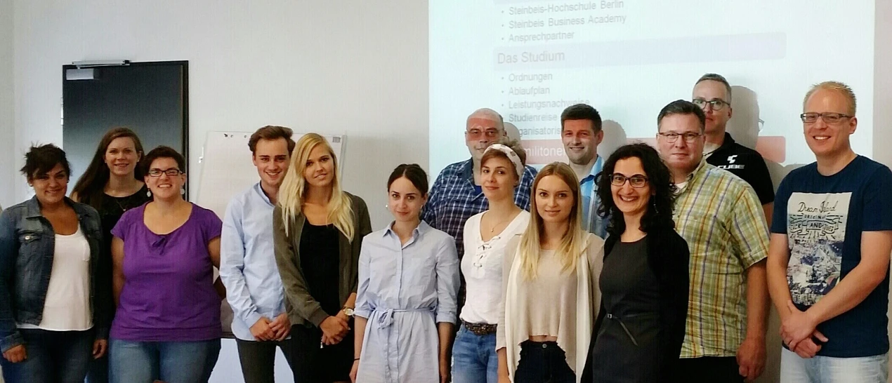 Die 15 Studierenden absolvieren das  berufsbegleitende Projekt-Kompetenz-Studiengang Bachelor of Arts Social Management. (Foto: AGewiS)