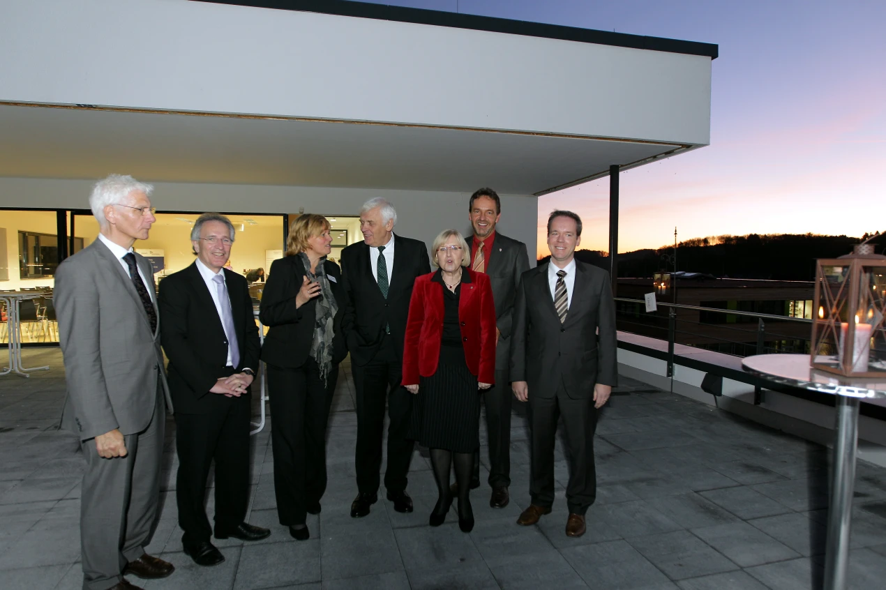 Prof. Dr. Wilfried Schlüter, Prof. Dr. Wolfgang Goetzke, Ursula Kriesten, Prof. Dr. Johann Löhn, Ursula Mahler (Vize-Landrätin), Rainer Ochel, Klaus Grootens (Kreiskämmerer) tauschten sich über die Zukunft der Altenpflege aus. (Foto: OBK) 