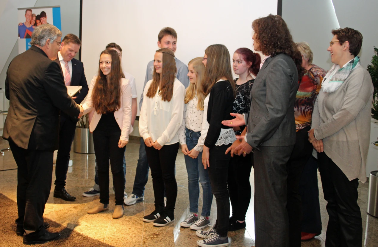 Landrat Hagen Jobi hat die Gesamtschule Waldbröl ausgezeichnet (Foto:OBK).