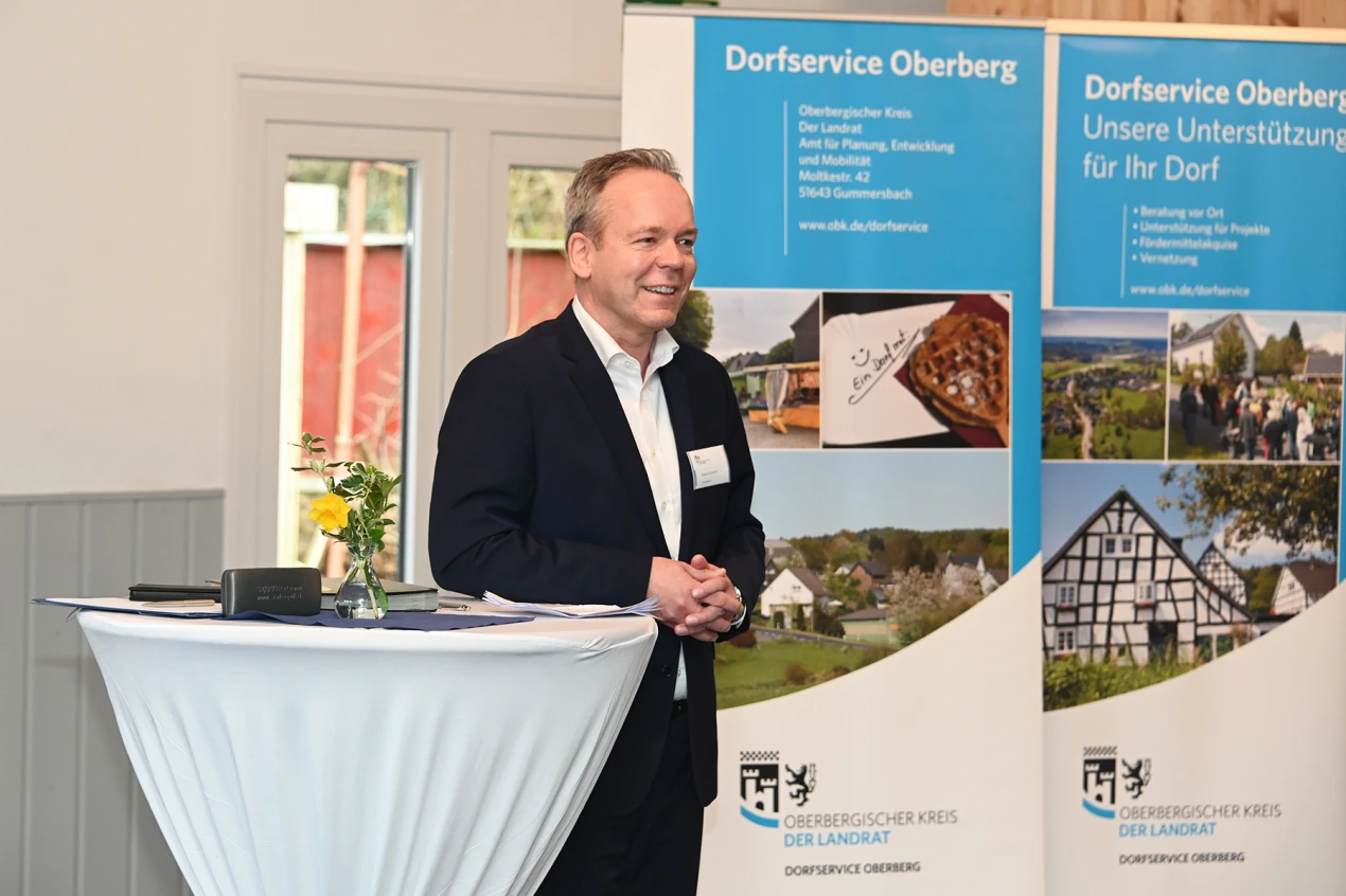Im Rahmen der Feierstunde zur Urkundenübergabe der Förderbescheide würdigte Kreisdirektor Klaus Grootens das große ehrenamtliche Engagement von Bürgerinnen und Bürgern in Dörfern und Dorfgemeinschaften des Oberbergischen Kreises. (Foto: OBK)