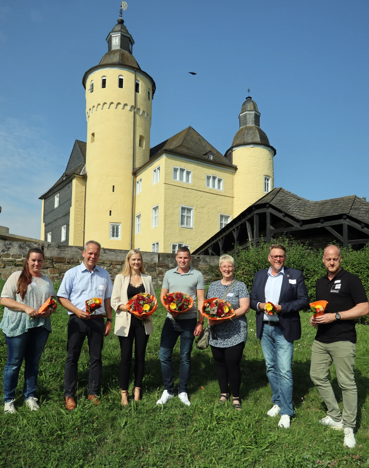 Der frisch gewählte Vorstand des Pflegenetzwerks Oberberg P.NetO e.V. (v.l.):
Jennifer Cancar, Evangelische Altenheime an der Agger gGmbH Gummersbach; Kreisdirektor Klaus Grootens; Nicole Breidenbach, Wirtschaftsförderung des Oberbergischen Kreises; Waldemar Mezger,Pflegebetrieb Senioren- und Pflegezentrum Lichtenberg GmbH; Ursula Koxholt, Mobiler Pflegedienst Koxholt Reichshof; Bernhard Rappenhöhner, Lebensbaum GmbH Lindlar und Alexander Huhn, Diakonie Michaelshoven Pflege und Wohnen GmbH Nümbrecht. (Foto: OBK).  