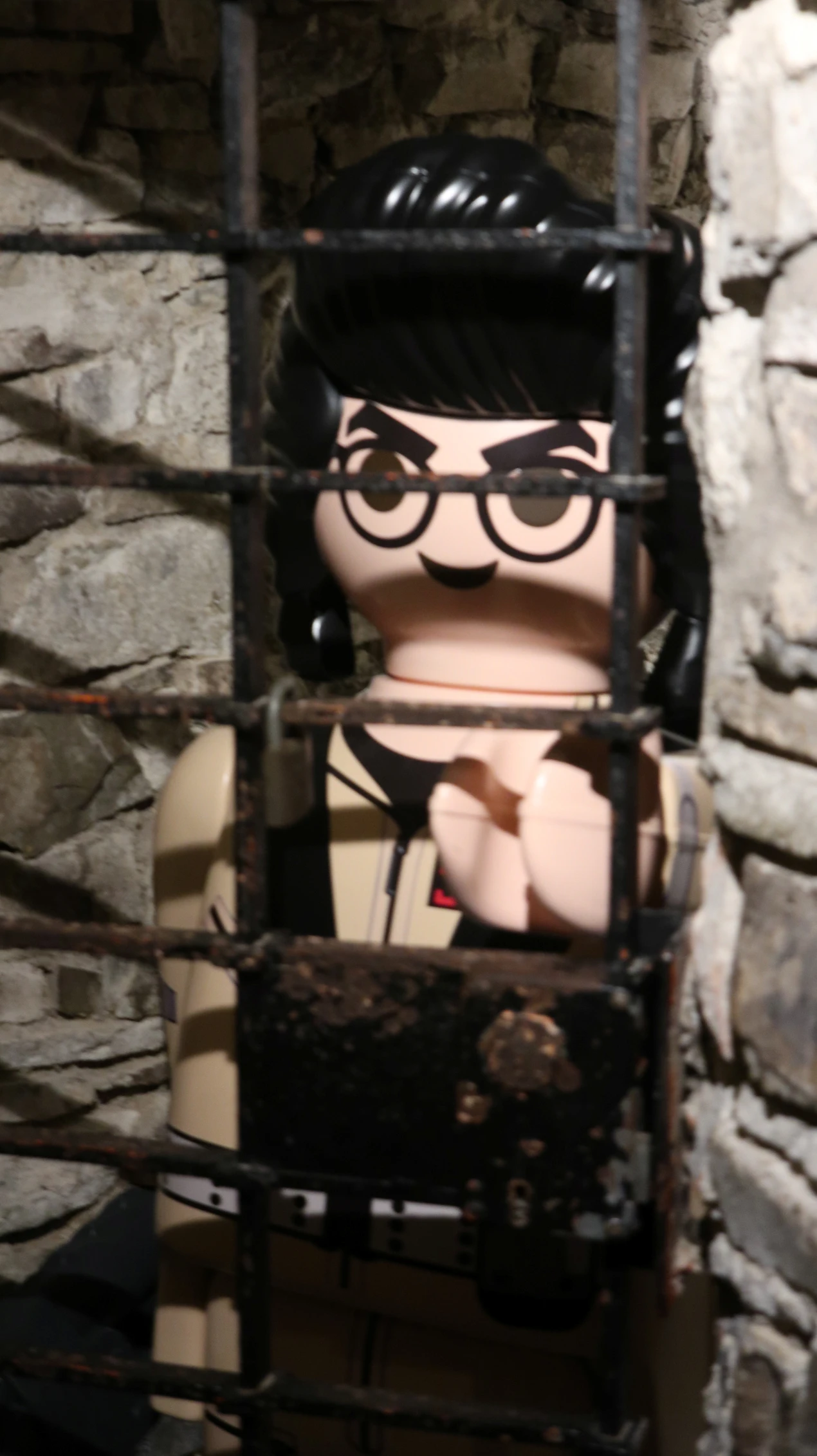 Vertauschte Rollen: anstelle des Schlossgespenstes Hom Buh ist ein Ghostbuster im Verlies von Schloss Homburg gefangen. (Foto: OBK)