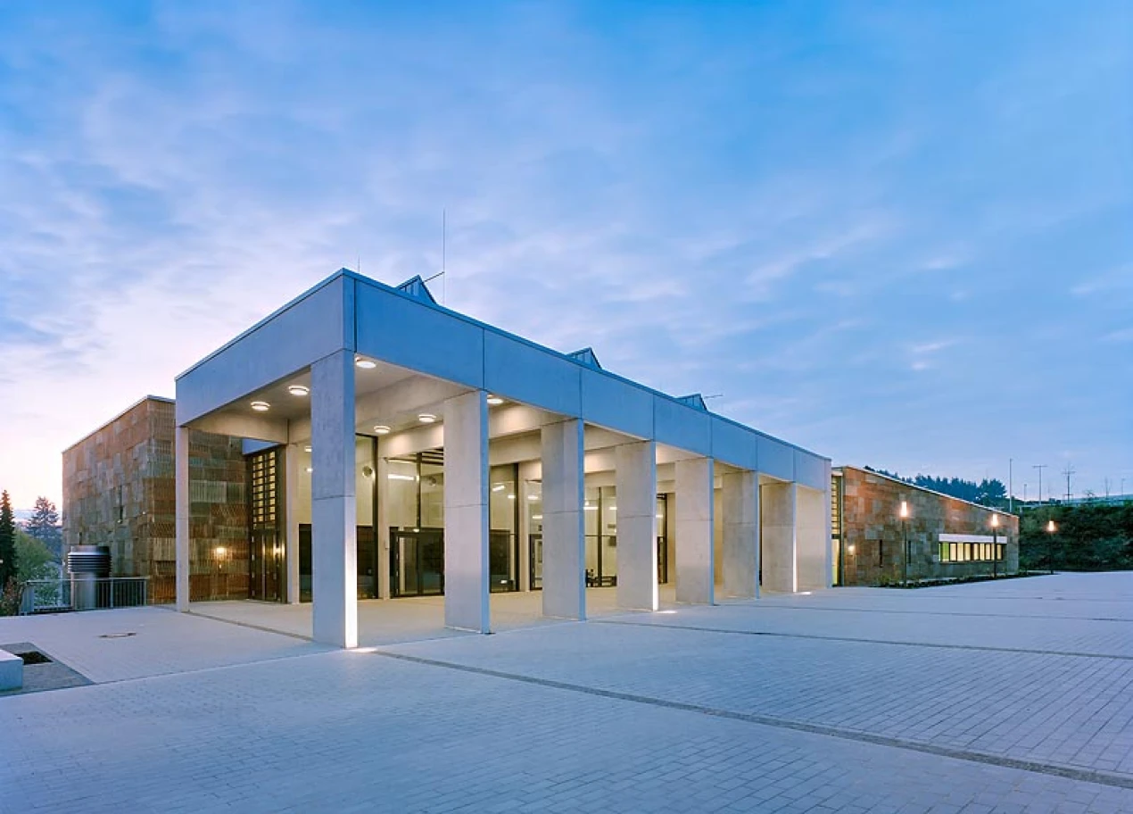 Das Technikerhaus verbindet die unterschiedlichen Gebäudeteile des Berufskollegs (Foto: Stefan Schilling) 