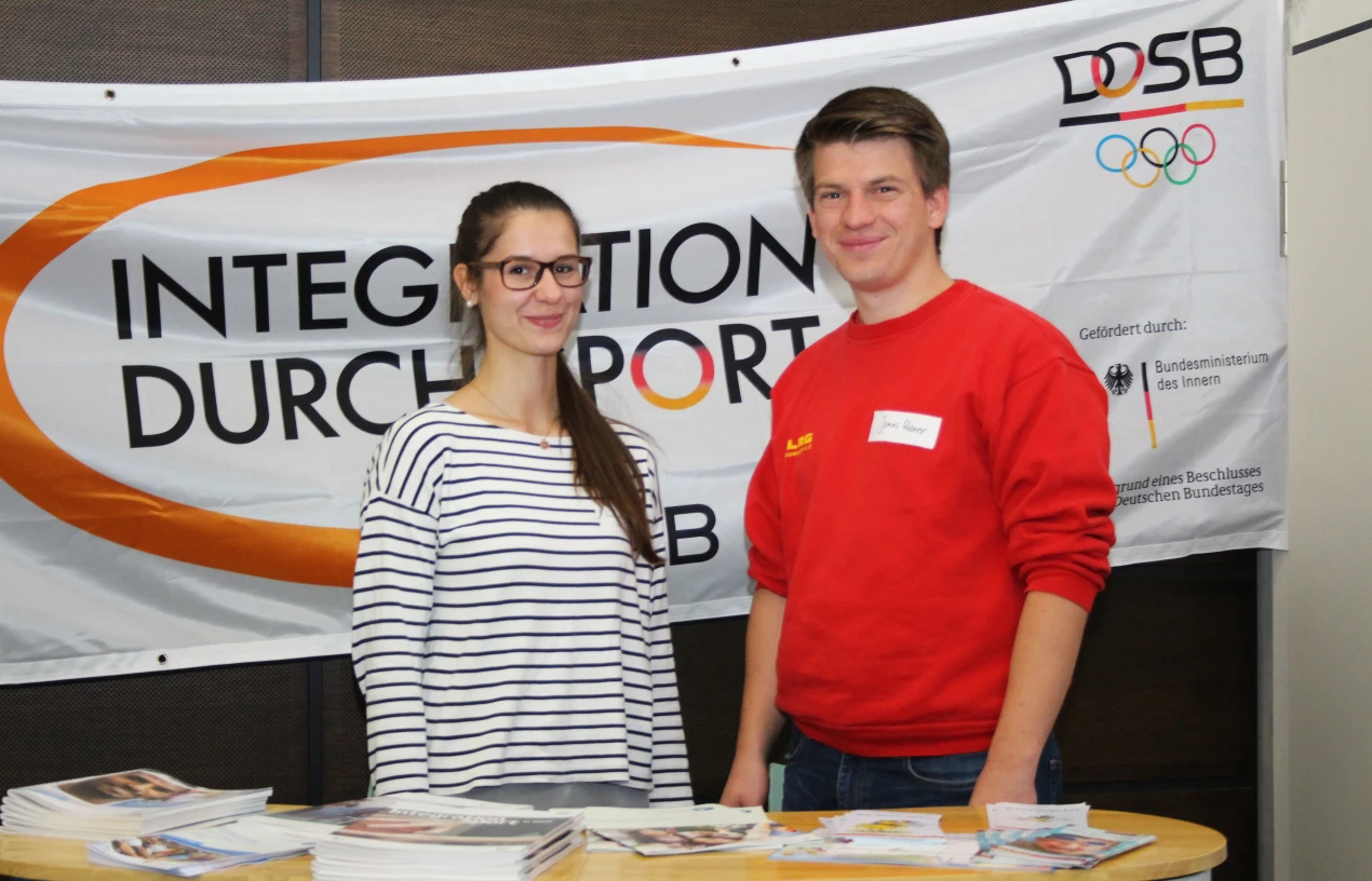 Der Kreissportbund Oberberg informierte mit den Kooperationspartner DLRG über das Projekt "Integration durch Sport". (Foto: OBK)