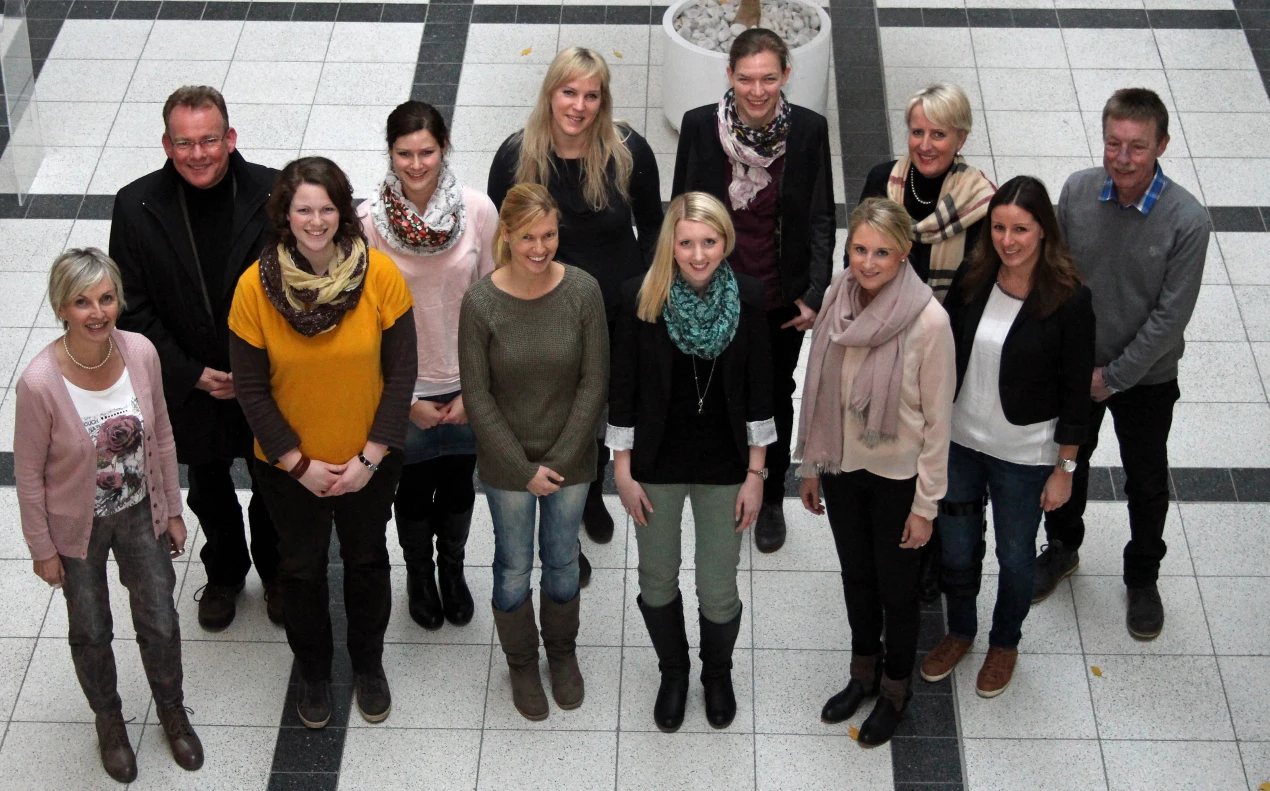 Die neuen "Springer" wurden im Kreishaus begrüßt: (hintere Reihe v.l.): Jürgen Töllner (Schulamt für den Oberbergischen Kreis), Christina Johannes, Gaby Homann, Anna Sophia Vollmer, Maria Engelhard, Schulaufsichtsbeamtin; Gerd Koch, Personalrat; (vordere Reihe v.l.): Anke Koester, Leiterin des Amtes für Schule und Bildung; Linda Krefting, Elisabeth Lau, Carolin Baust, Kristina Bauer, Carolin Hermann (Foto:OBK)