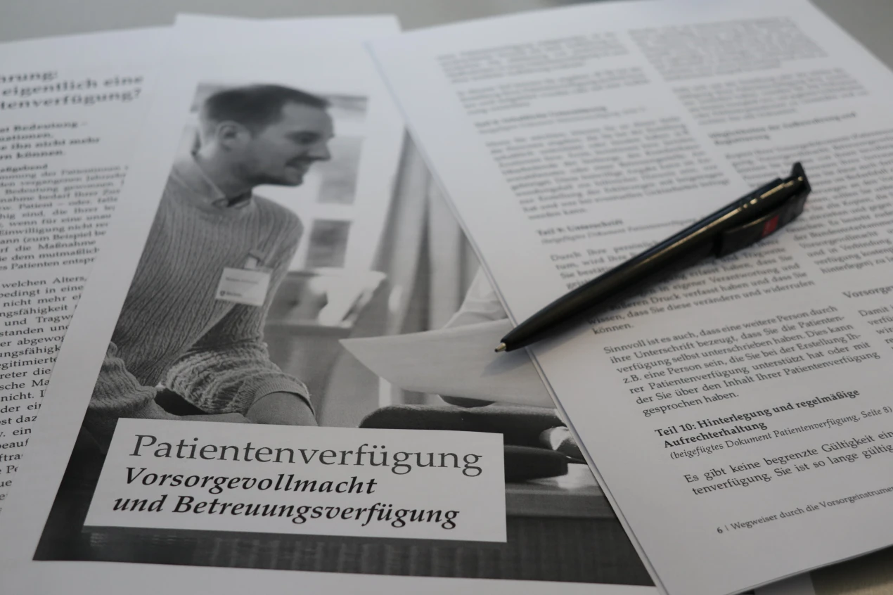 Unterstützung und Hilfen zum Thema Patientenverfügung bietet die AGewiS im Rahmen ihrer monatlichen Info-Veranstaltung AKTIV-ALTERN-AGEWIS. (Foto: OBK)