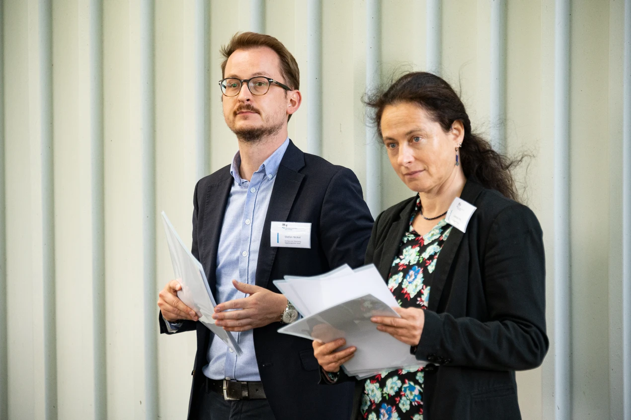 Stefan Nickel und Gabriele May sind Ansprechpartner des Dorfservice Oberberg des Oberbergischen Kreises und unterstützen die Dorfgemeinschaften gerne bei der Umsetzung ihrer Projekte. (Foto: OBK) 
