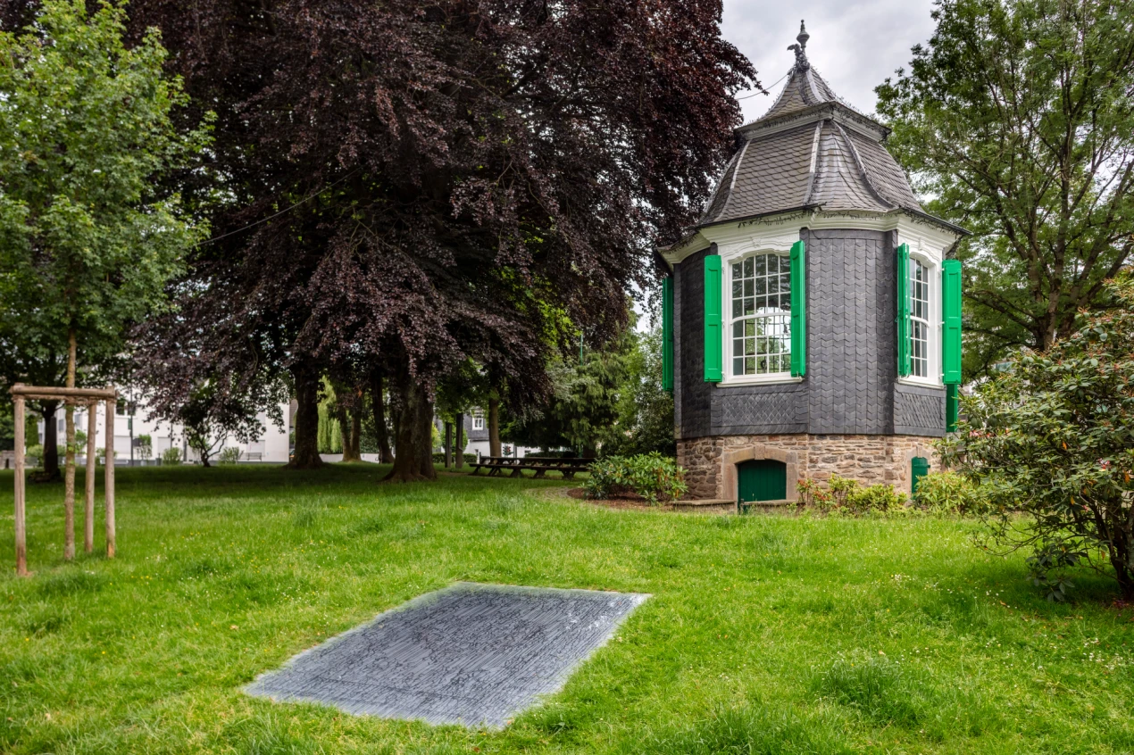 Der Kunstspaziergang durch Radevormwald führt u. a. zum Rokoko-Gartenhaus im Parc de Châteaubriant. (Foto: Joachim Gies)