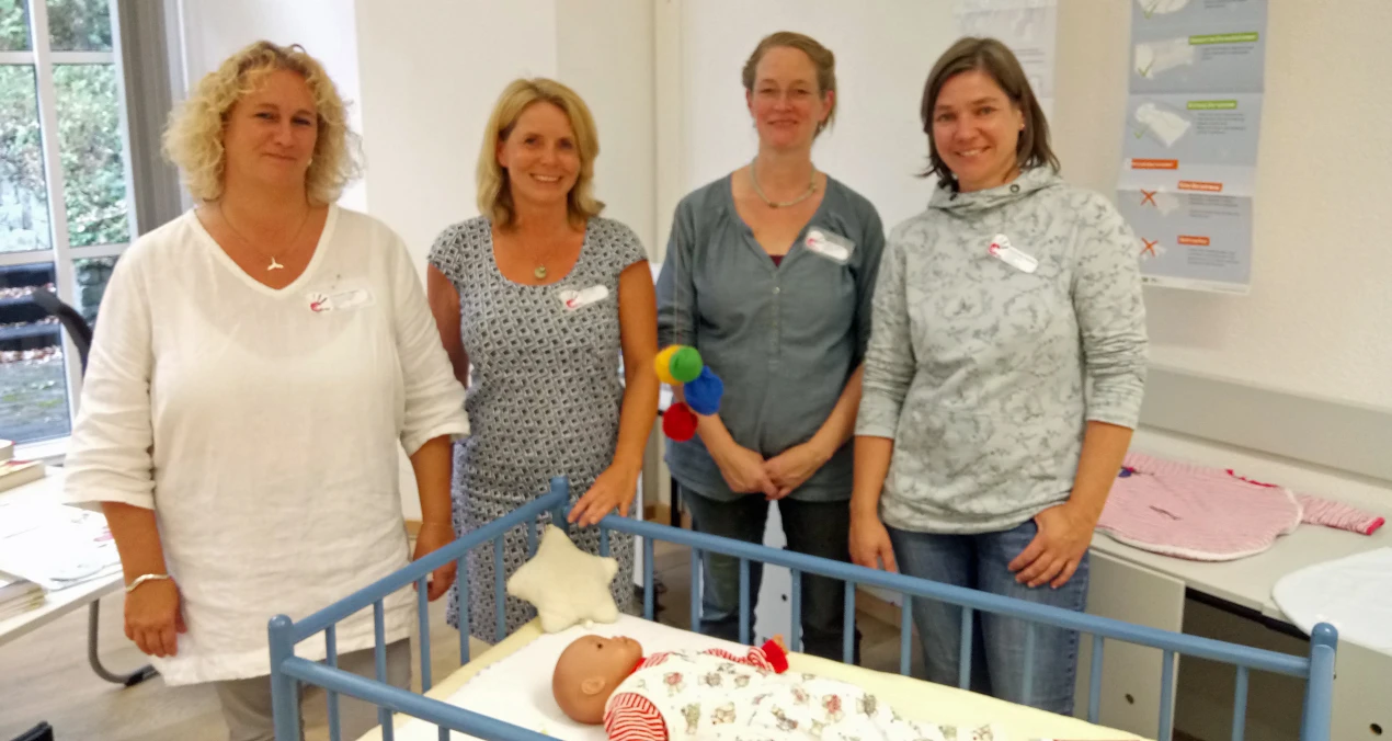 Familienhebammen und Familiengesundheits- und Kinderkrankenpflegerinnen stehen im Rahmen der Frühen Hilfe zur Verfügung (v.l.n.r.): Ina Engelbert-Mortsiefer, Bettina Bremer, Charlotte Lübbert und Kathrin Weber-Schönstein (Foto: OBK) 