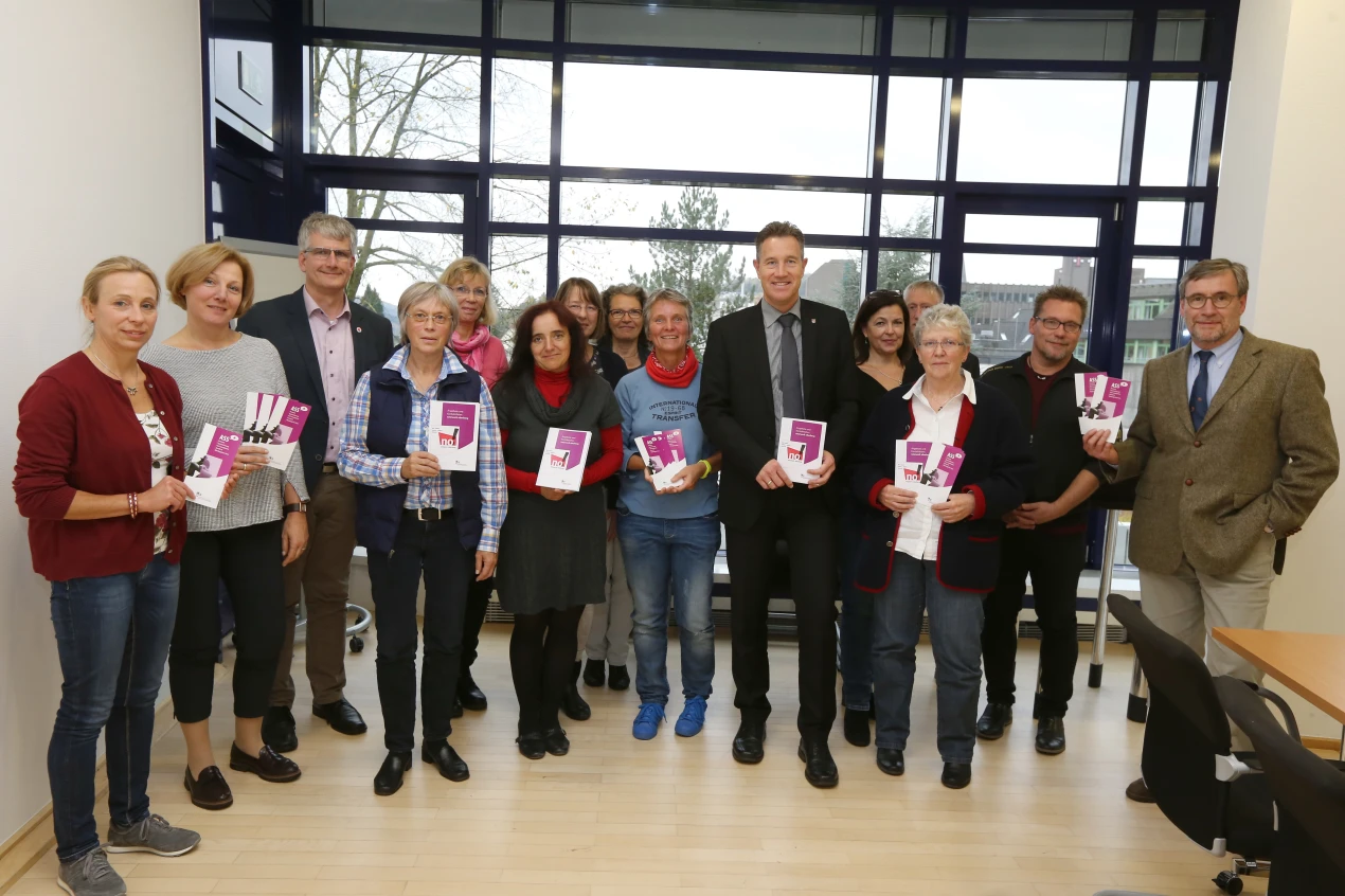 Rund ein Dutzend Fachkräfte unterschiedlichster Profession informierten sich im Kreishaus. (Foto: OBK)
