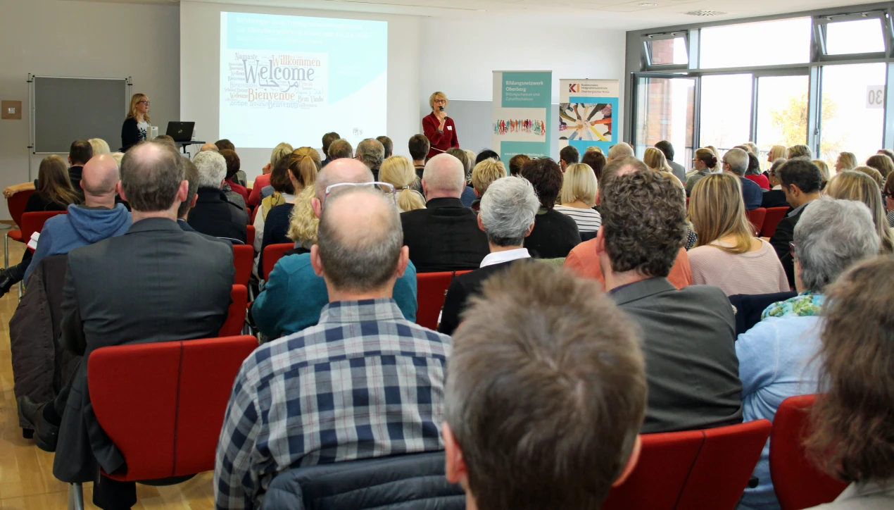 Das Fachpublikum zeigte reges Interesse am Thema Spracherwerb (Foto: OBK).