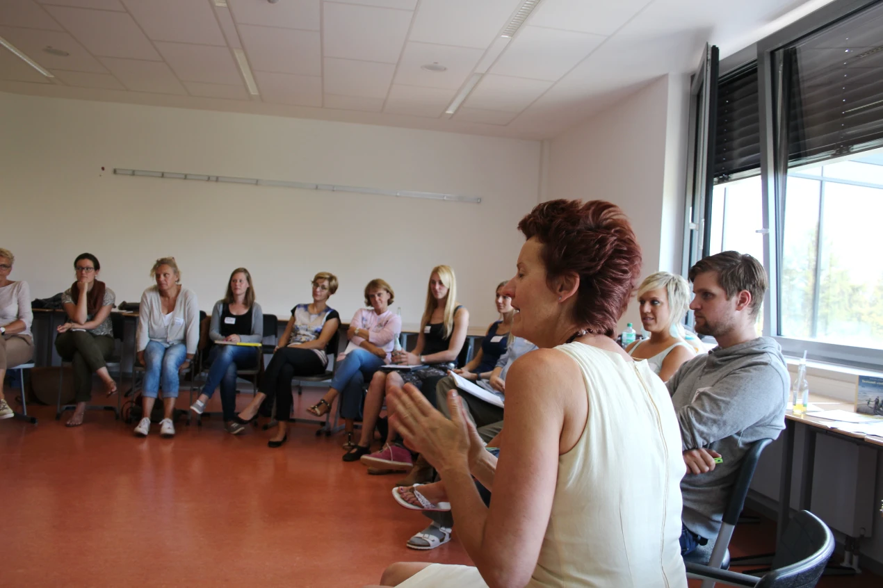 Vermittelt wurde, wie Lehrkräfte selbst ohne viel Aufwand Chunk-Übungen passgenau zu den sprachlichen Problemen ihrer Schülerinnen und Schüler entwickeln können. (Foto: OBK)