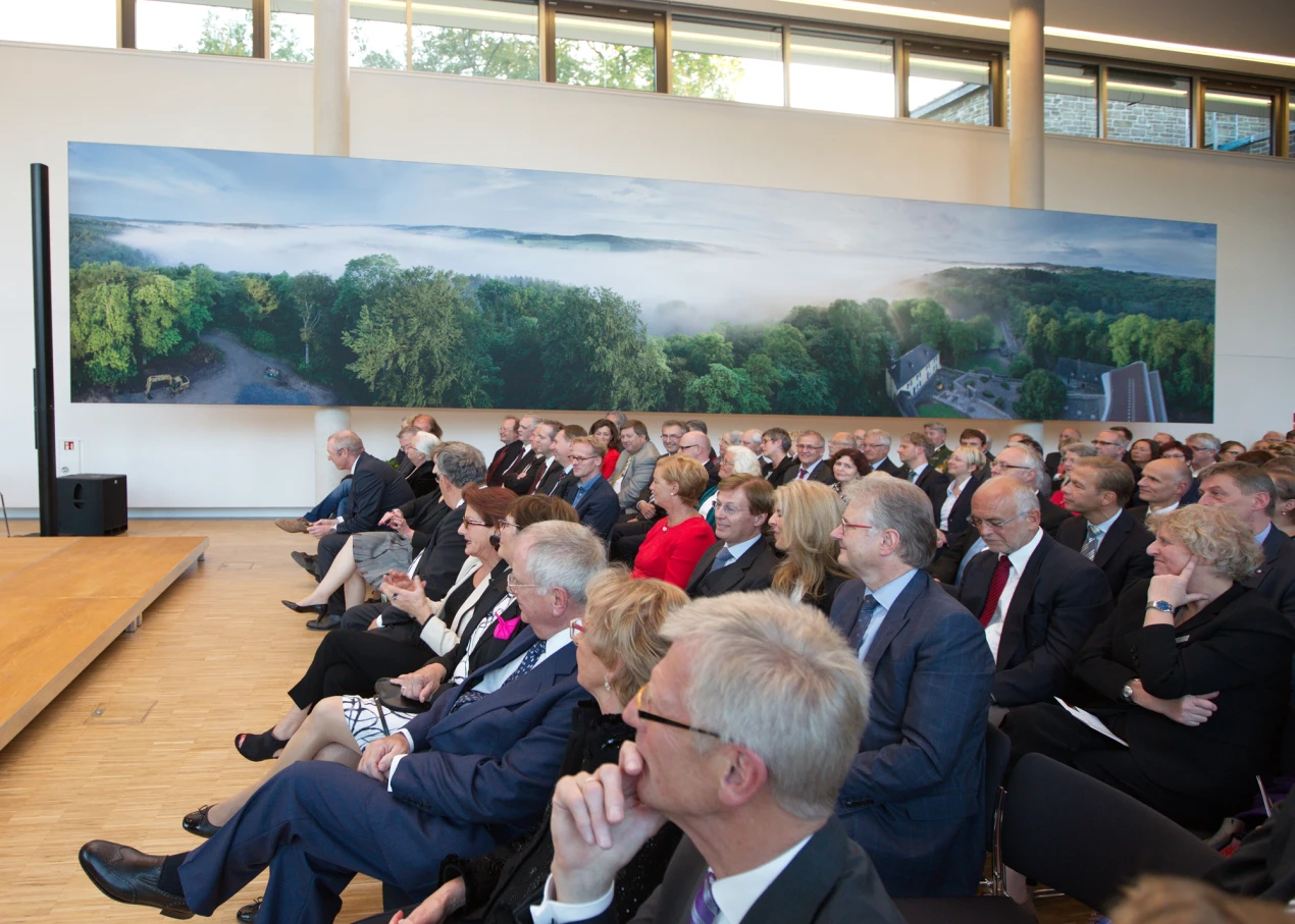 Das Panoramafoto von HG Esch zeigt den Blick aus Schloss Homburg in den frühen Morgenstunden. (Foto: OBK)
