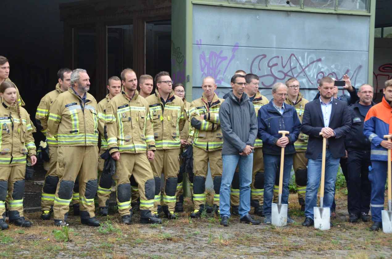Vertreter von Feuerwehr und Kreisverwaltung. (Foto: OBK)
