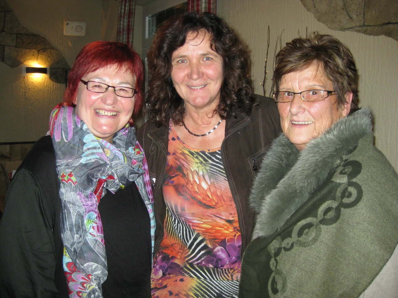 Seit fünf Jahren sind Trudi Zielenbach, Rita Pack und Christel Schneider (von links) bereits als Standortlotsinnen der Ehrenamtsinitiative Weitblick im Einsatz - und es soll noch lange nicht Schluss sein. (Foto: OBK)