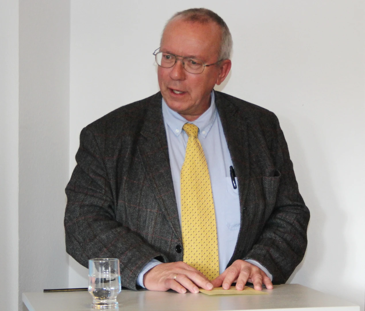 Dr. Peter Melchers, Chefarzt der Klinik für Kinder- und Jugendpsychiatrie, –psychotherapie & -psychosomatik am Klinikum Oberberg, dankte für die gute Zusammenarbeit. (Foto: OBK)