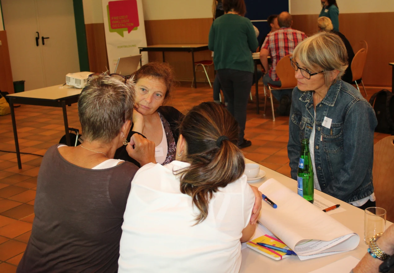 In der Begegenungsstätte Bergneustadt-Hackenberg wurden Praxis und Theorie aufgegriffen. (Foto: OBK)