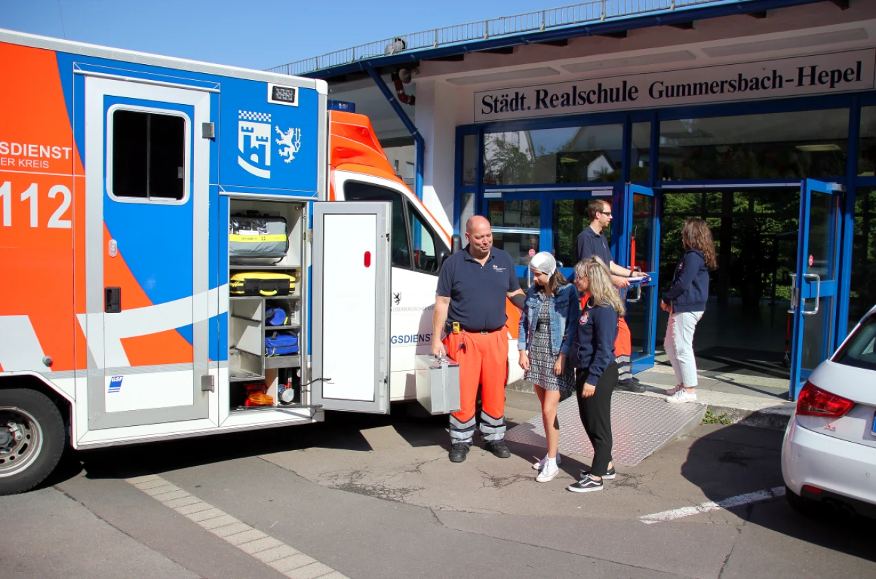 Ziel der Ausbildung ist auch eine reibungsloser Ablauf an der Schnittstelle Schulsanitätsdienst/Rettungsdienst. (Foto: OBK)