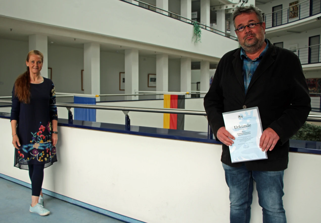 Stefanie Ridders, Leiterin des Kreisjugendamtes, würdigte die von Maik Rittinghaus geleistete Arbeit für den Oberbergischen Kreis. (Foto: OBK)